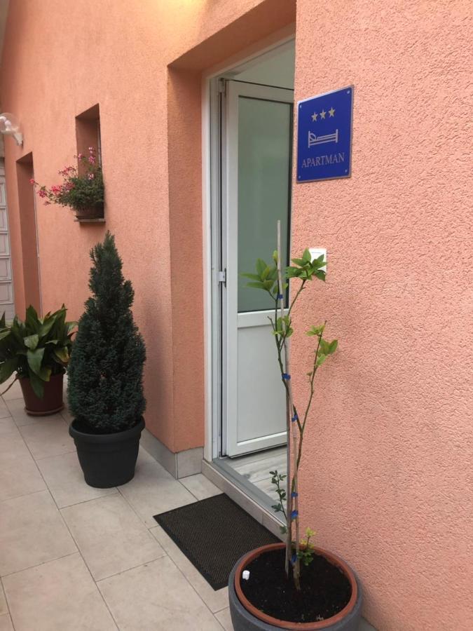 Two Bedroom Apartment คาสตาฟ ภายนอก รูปภาพ