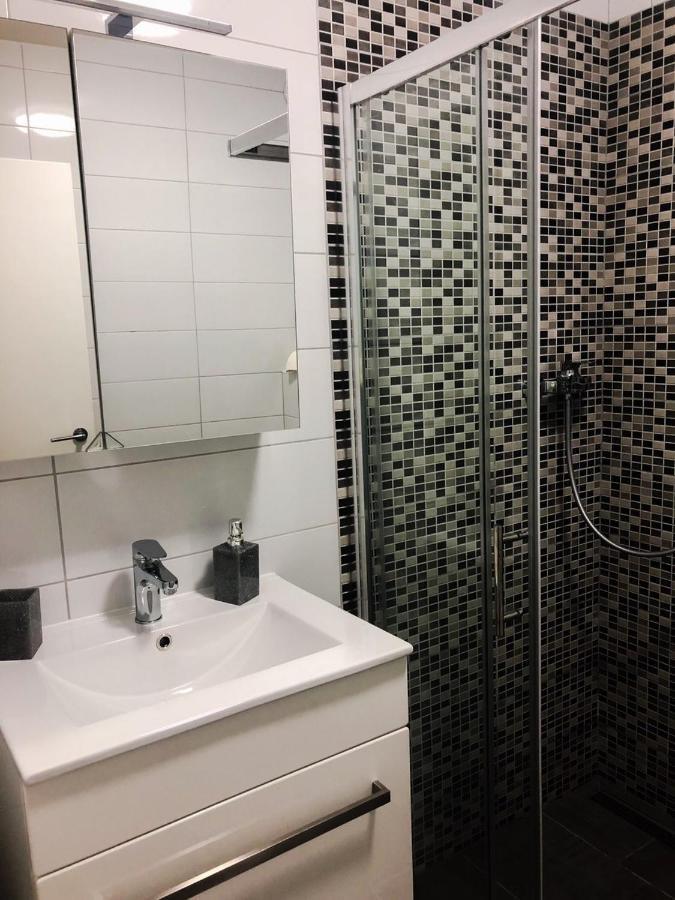 Two Bedroom Apartment คาสตาฟ ภายนอก รูปภาพ