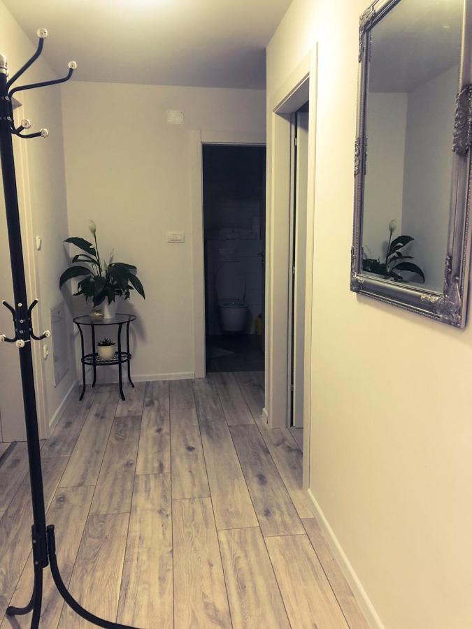 Two Bedroom Apartment คาสตาฟ ภายนอก รูปภาพ
