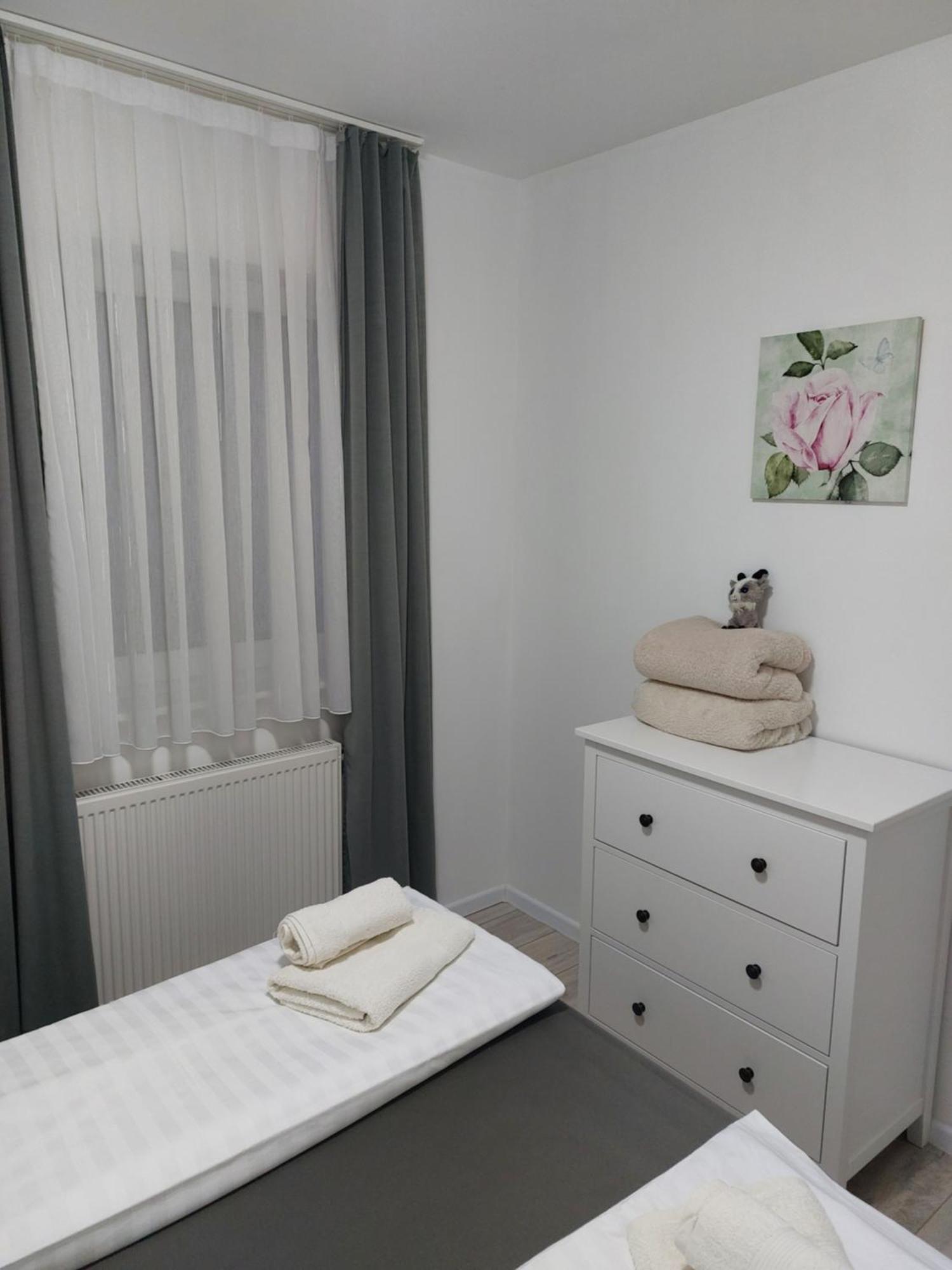 Two Bedroom Apartment คาสตาฟ ภายนอก รูปภาพ