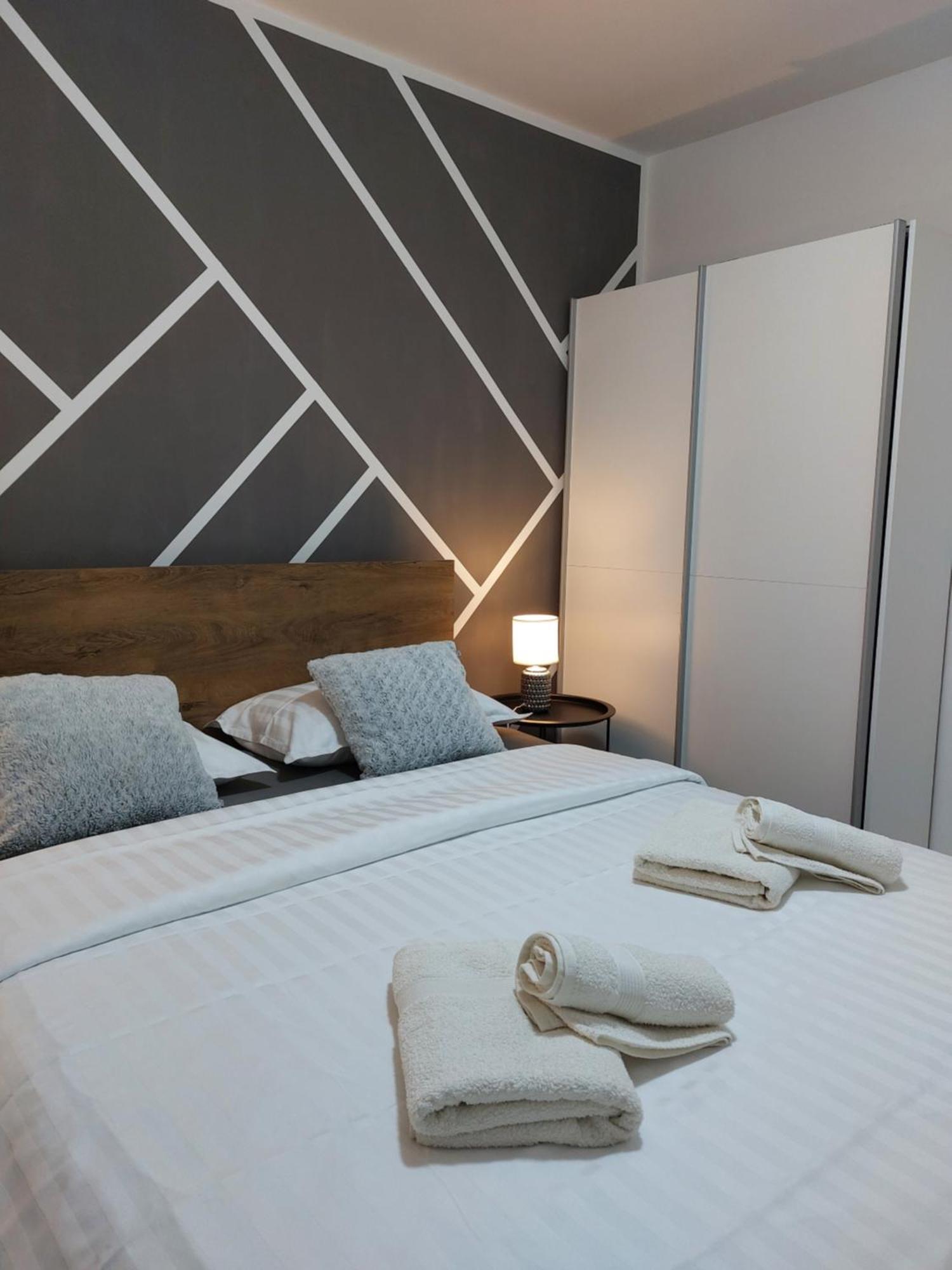 Two Bedroom Apartment คาสตาฟ ภายนอก รูปภาพ
