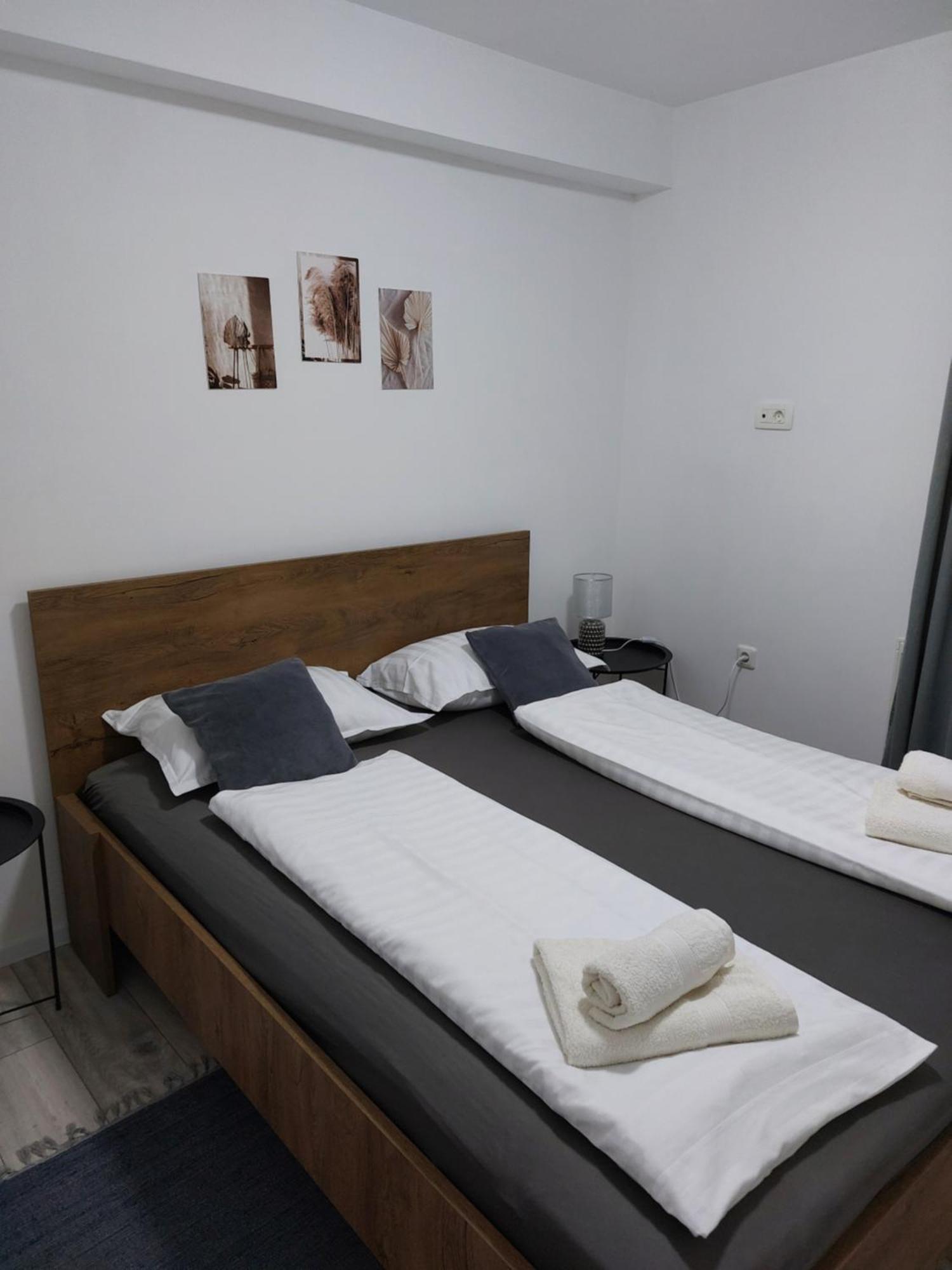 Two Bedroom Apartment คาสตาฟ ภายนอก รูปภาพ