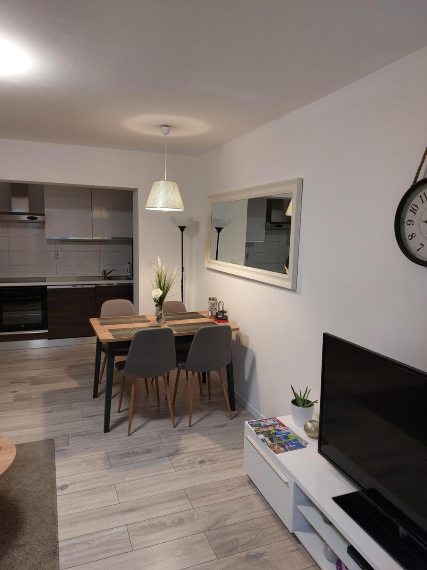Two Bedroom Apartment คาสตาฟ ภายนอก รูปภาพ