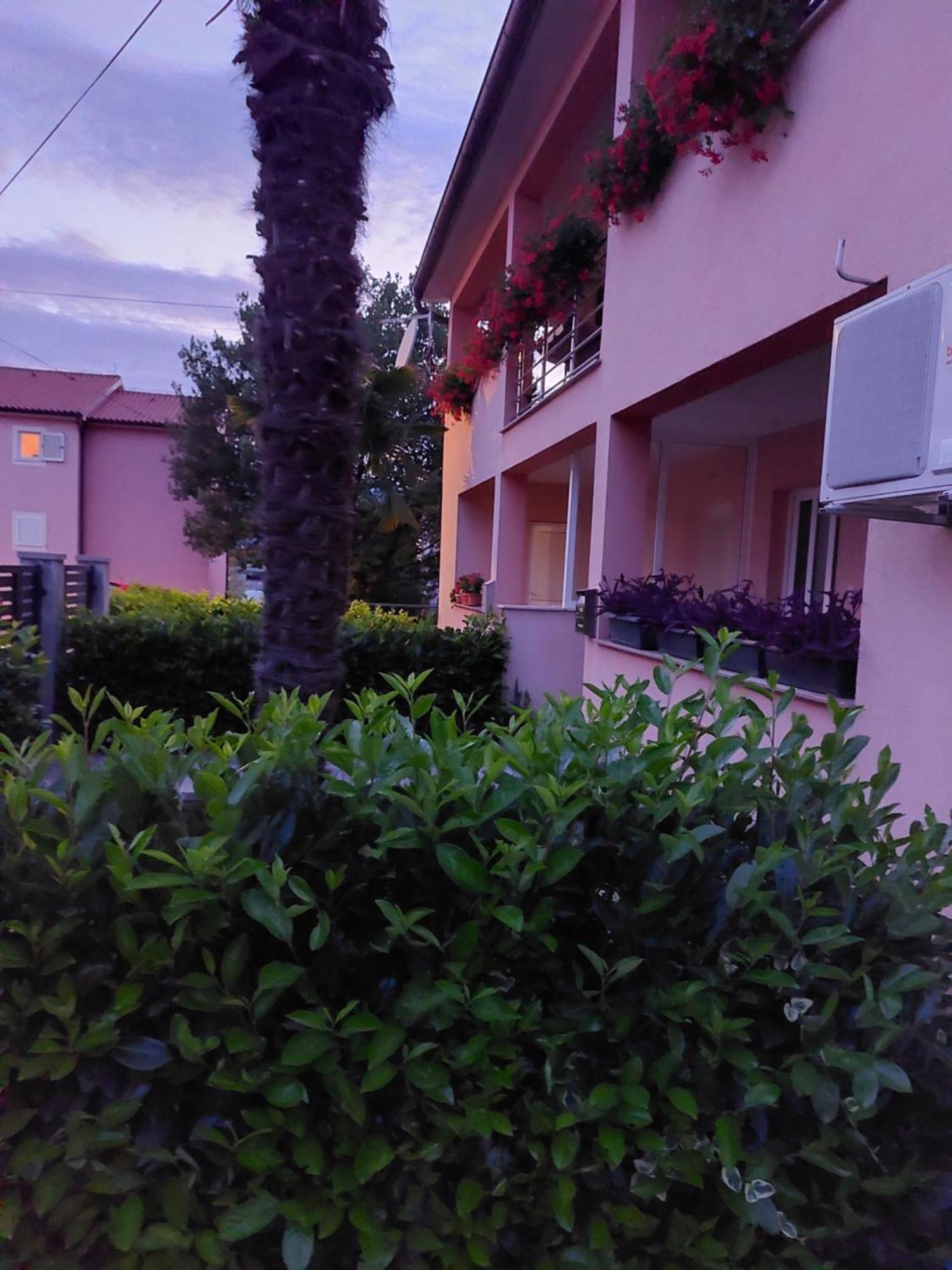 Two Bedroom Apartment คาสตาฟ ภายนอก รูปภาพ