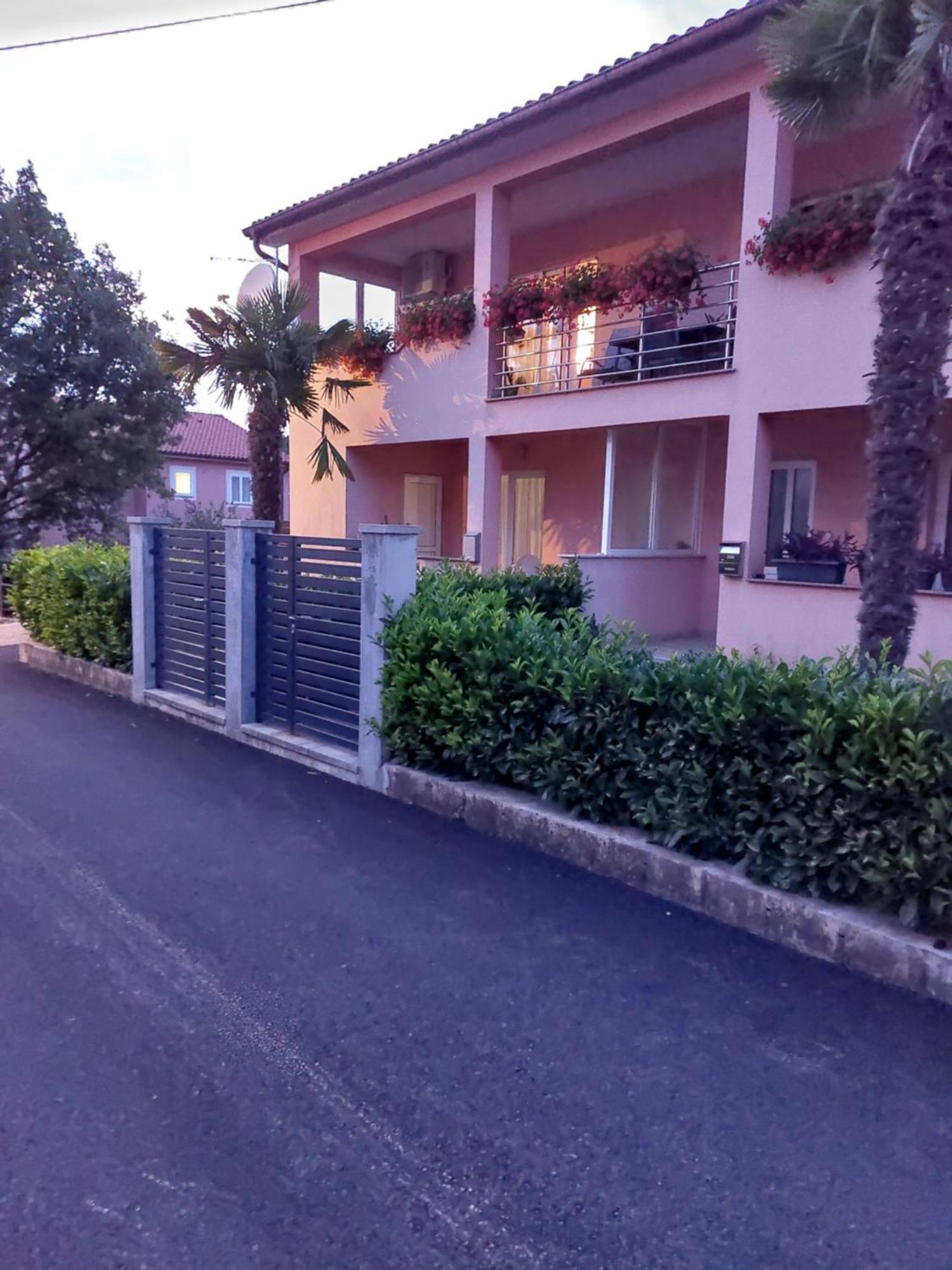 Two Bedroom Apartment คาสตาฟ ภายนอก รูปภาพ